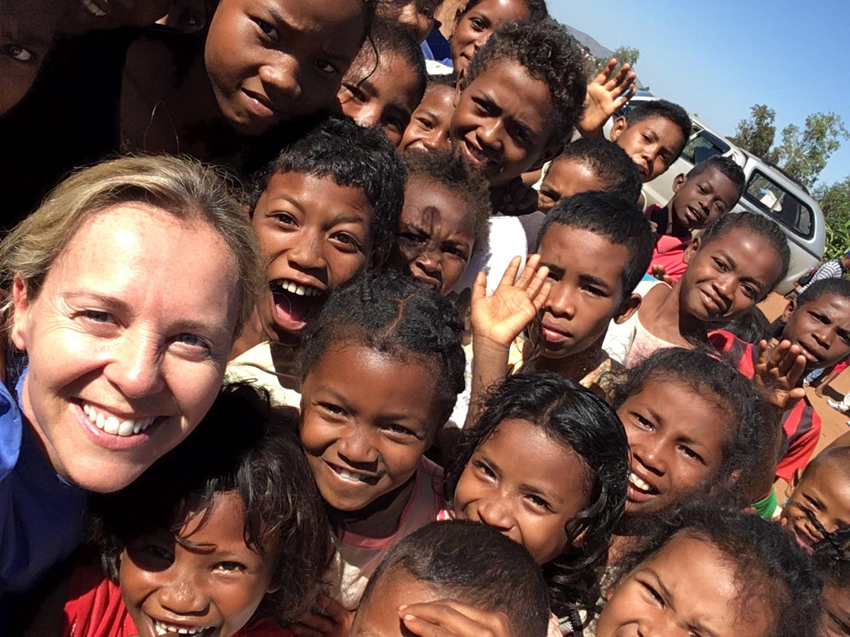 MDCF Madagascar Dr Berry et les enfants